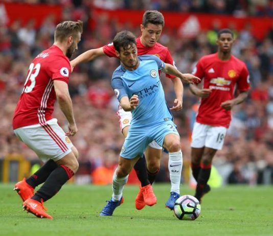 Manchester United och Mancester City - David Silva i aktion